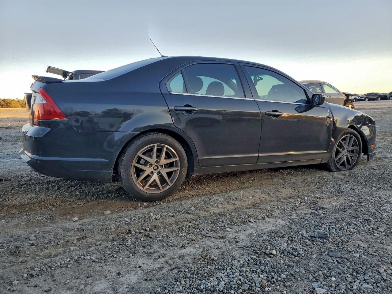 2011 FORD FUSION SE photo 3