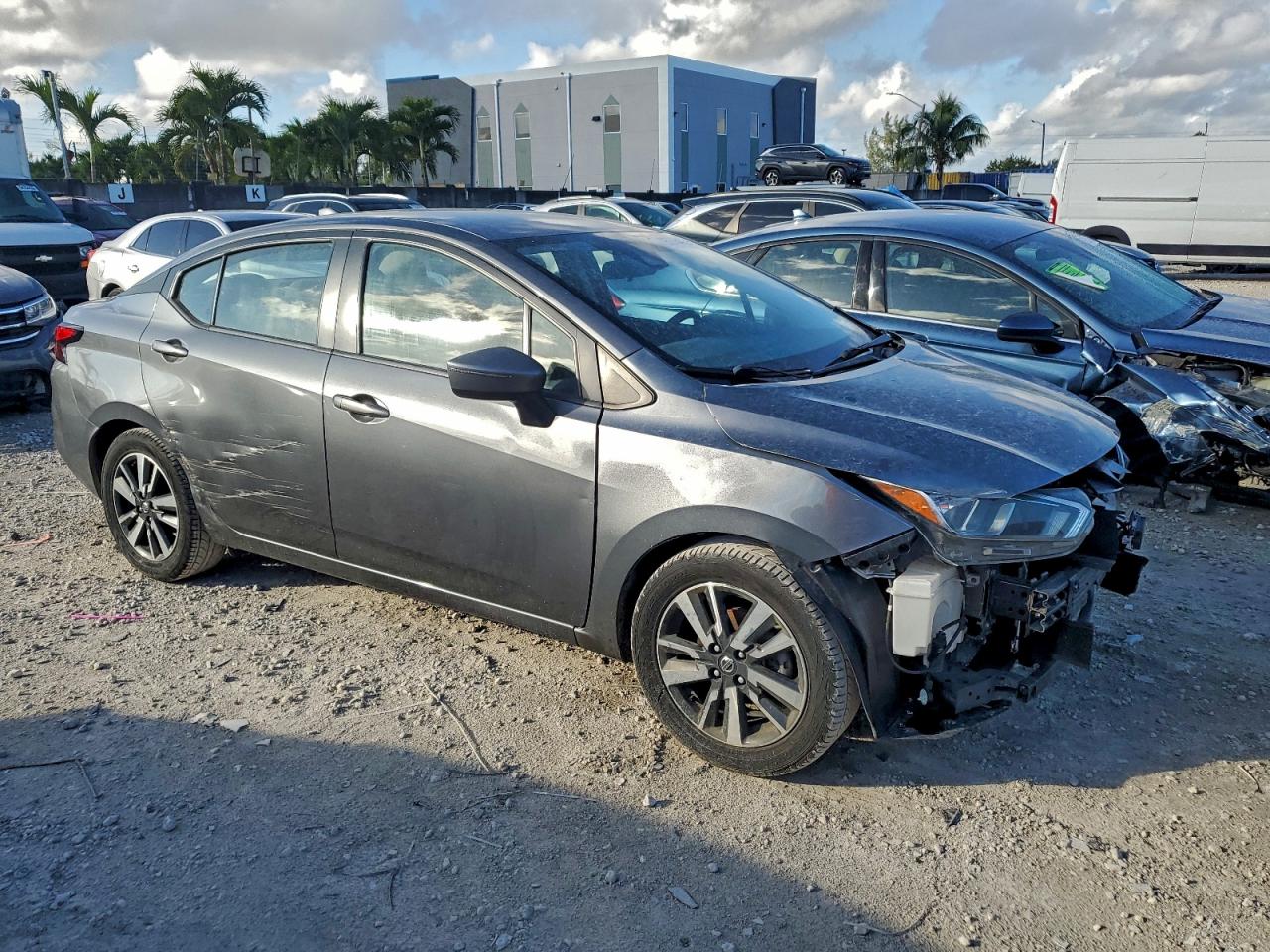 2021 NISSAN VERSA SV photo 4