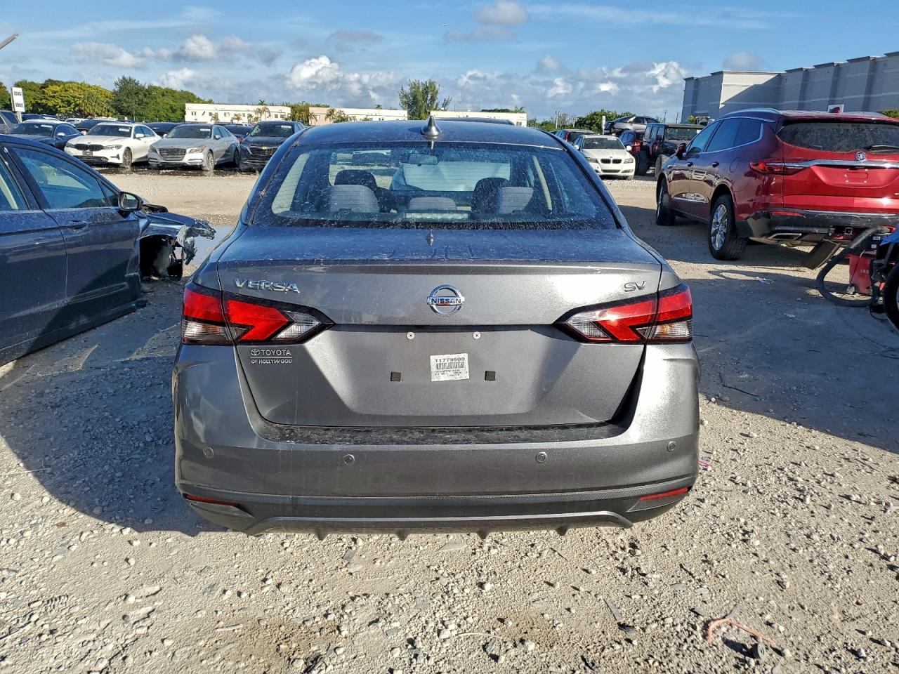 2021 NISSAN VERSA SV photo 6
