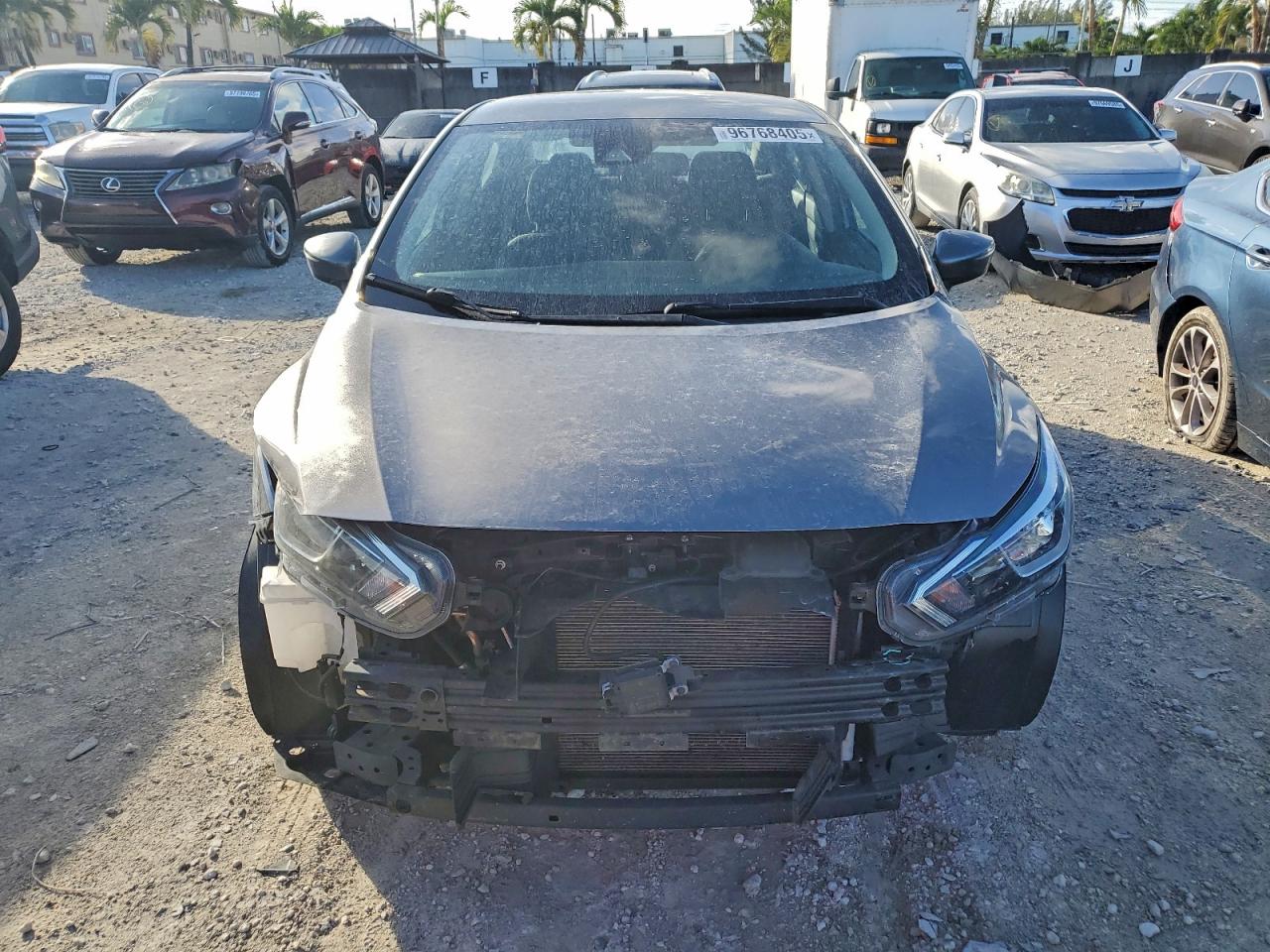 2021 NISSAN VERSA SV photo 5