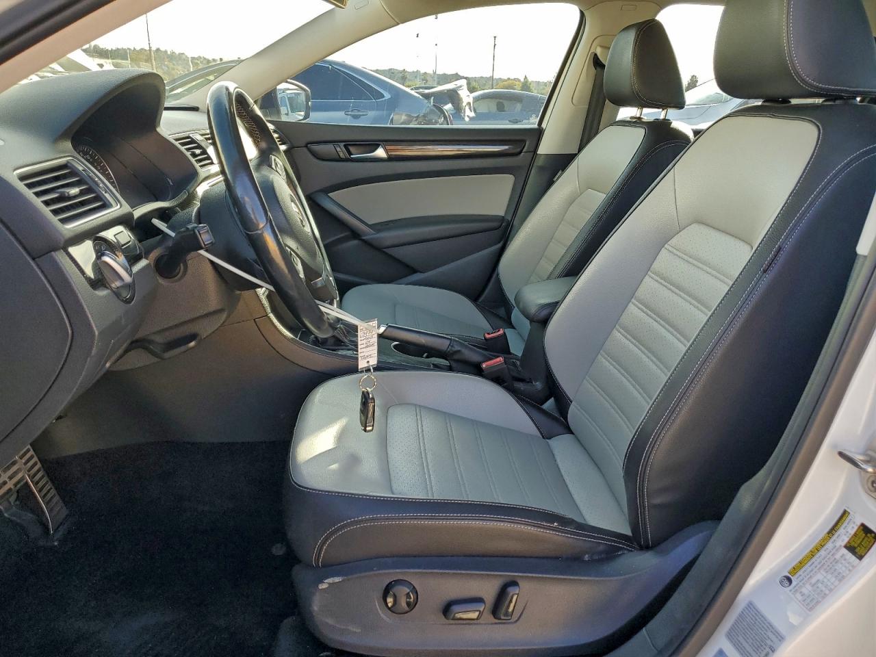 2015 VOLKSWAGEN PASSAT SE photo 7