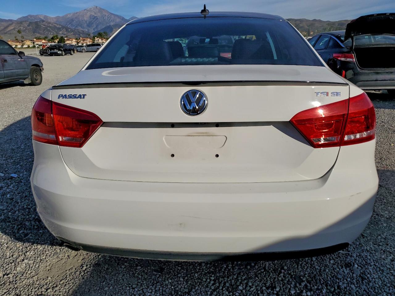 2015 VOLKSWAGEN PASSAT SE photo 6