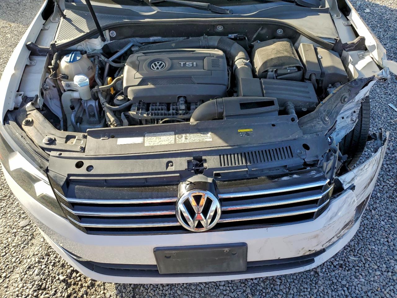 2015 VOLKSWAGEN PASSAT SE photo 11