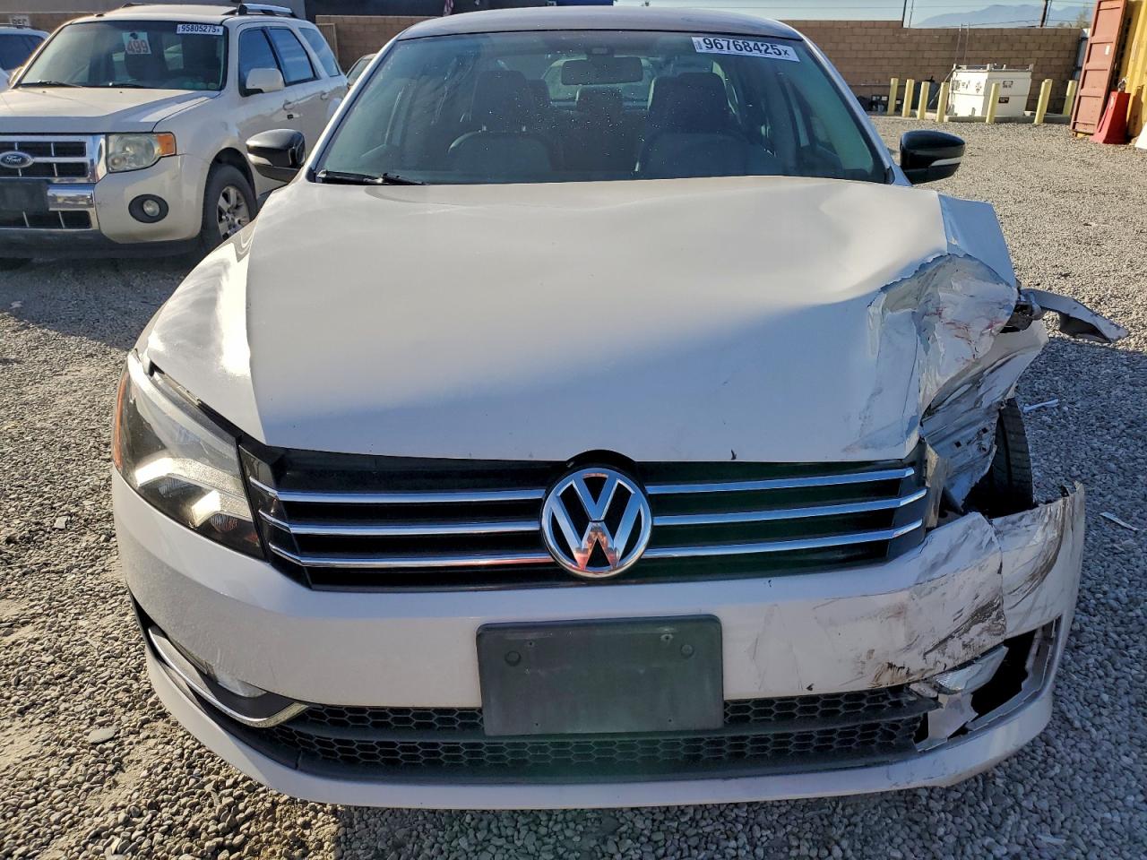2015 VOLKSWAGEN PASSAT SE photo 5