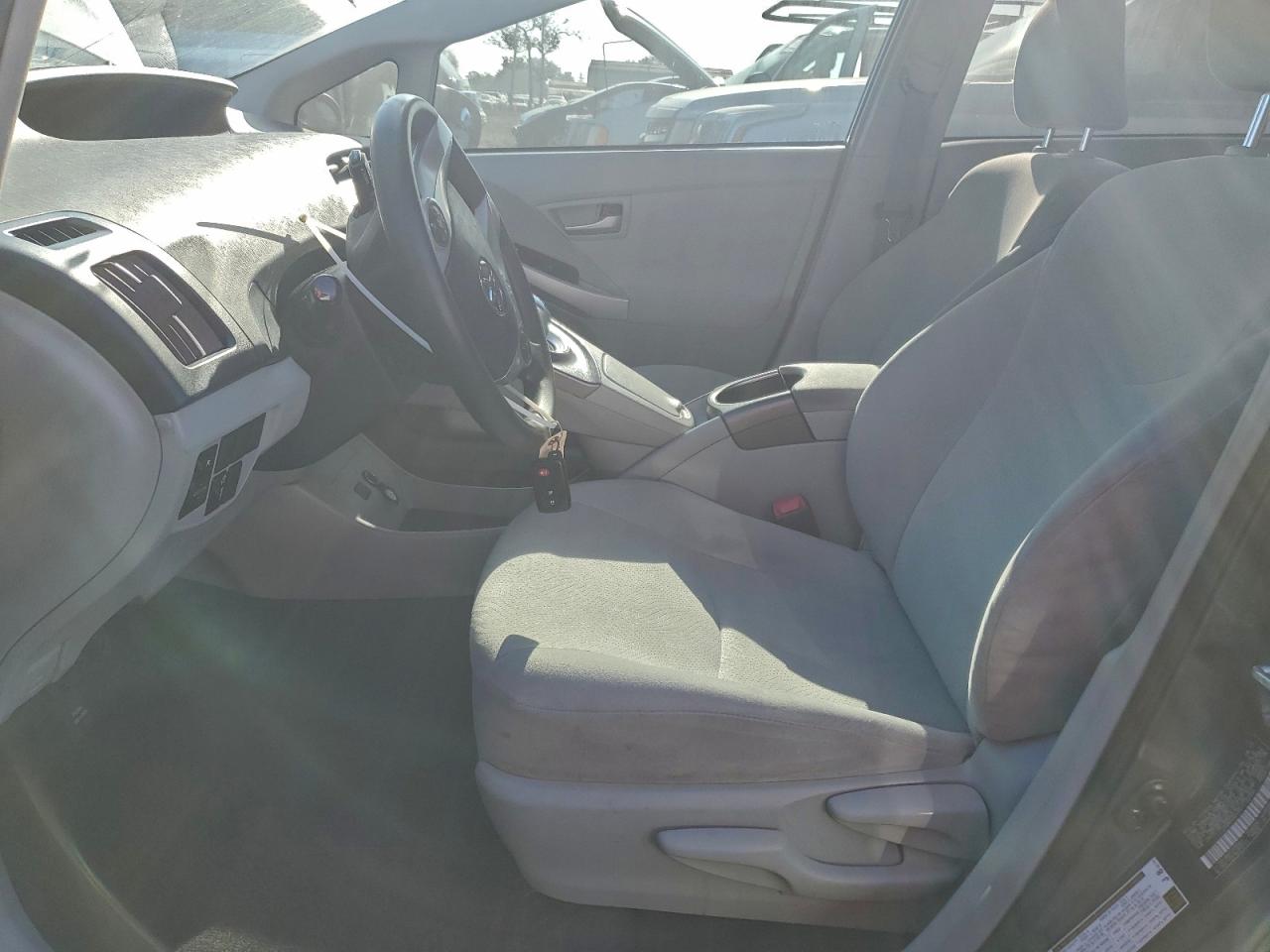 2013 TOYOTA PRIUS photo 7