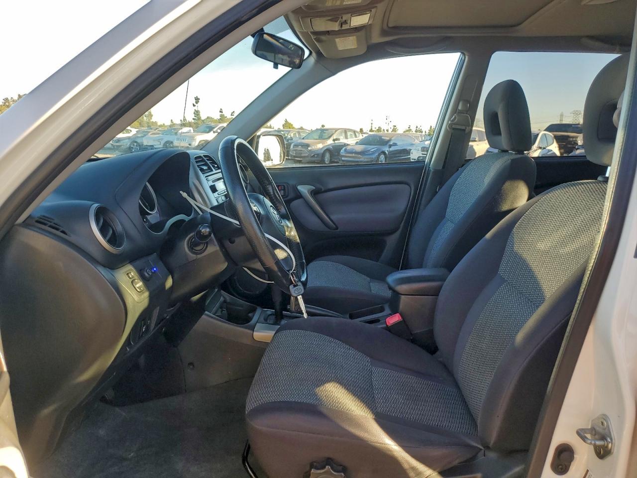 2005 TOYOTA RAV4 photo 7