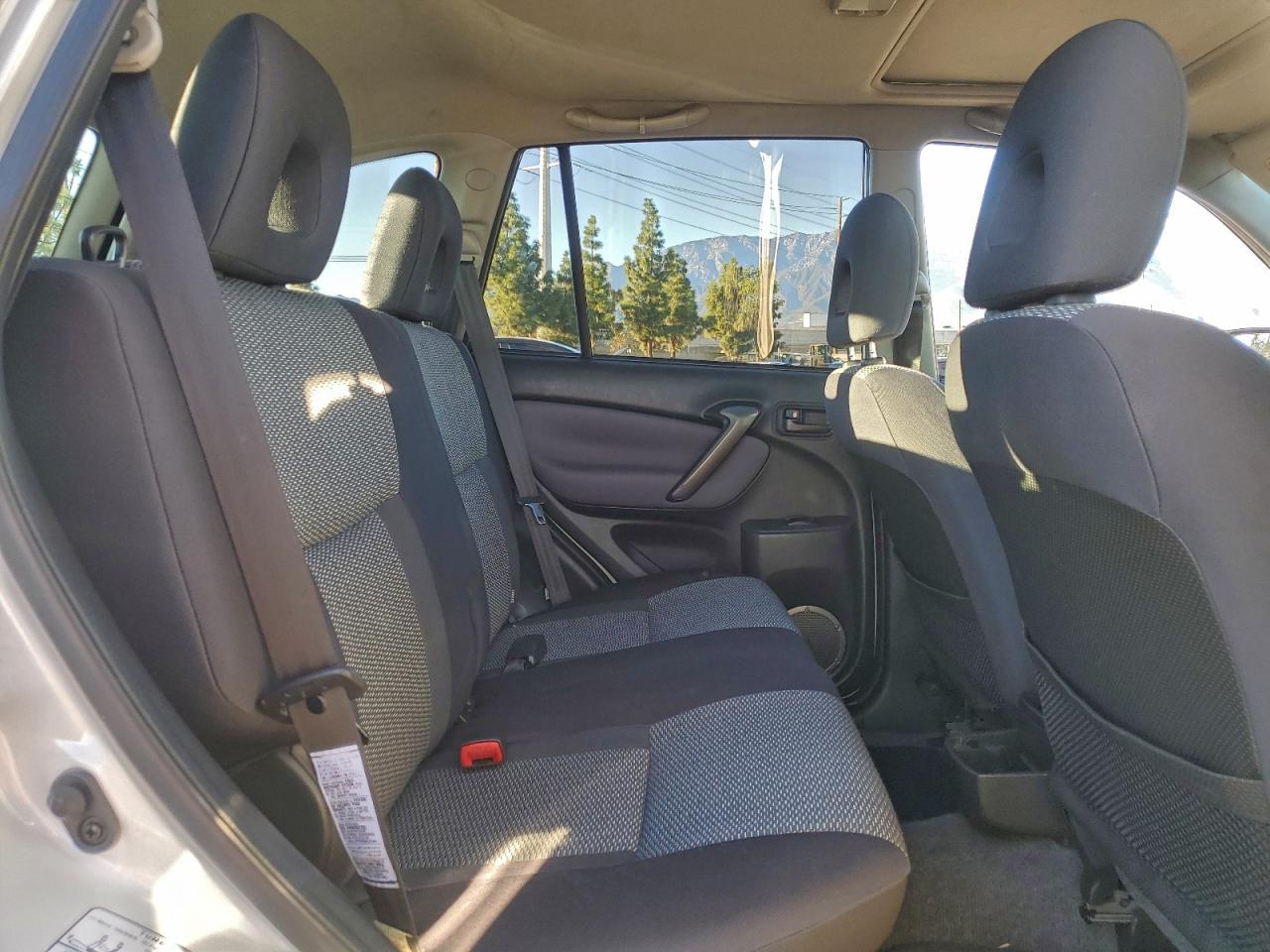 2005 TOYOTA RAV4 photo 10