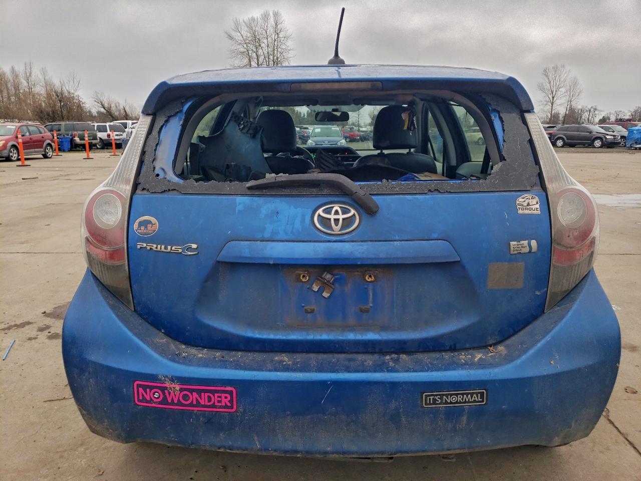 2013 TOYOTA PRIUS C photo 6