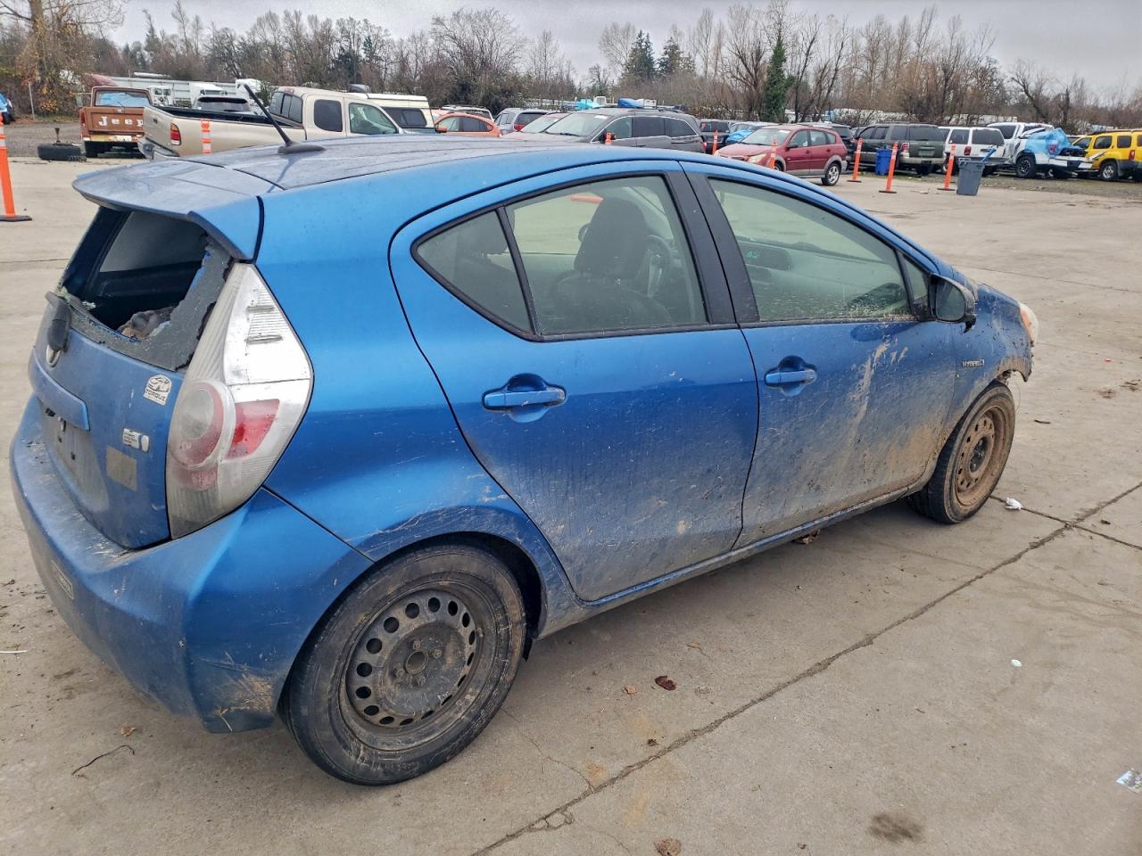 2013 TOYOTA PRIUS C photo 3