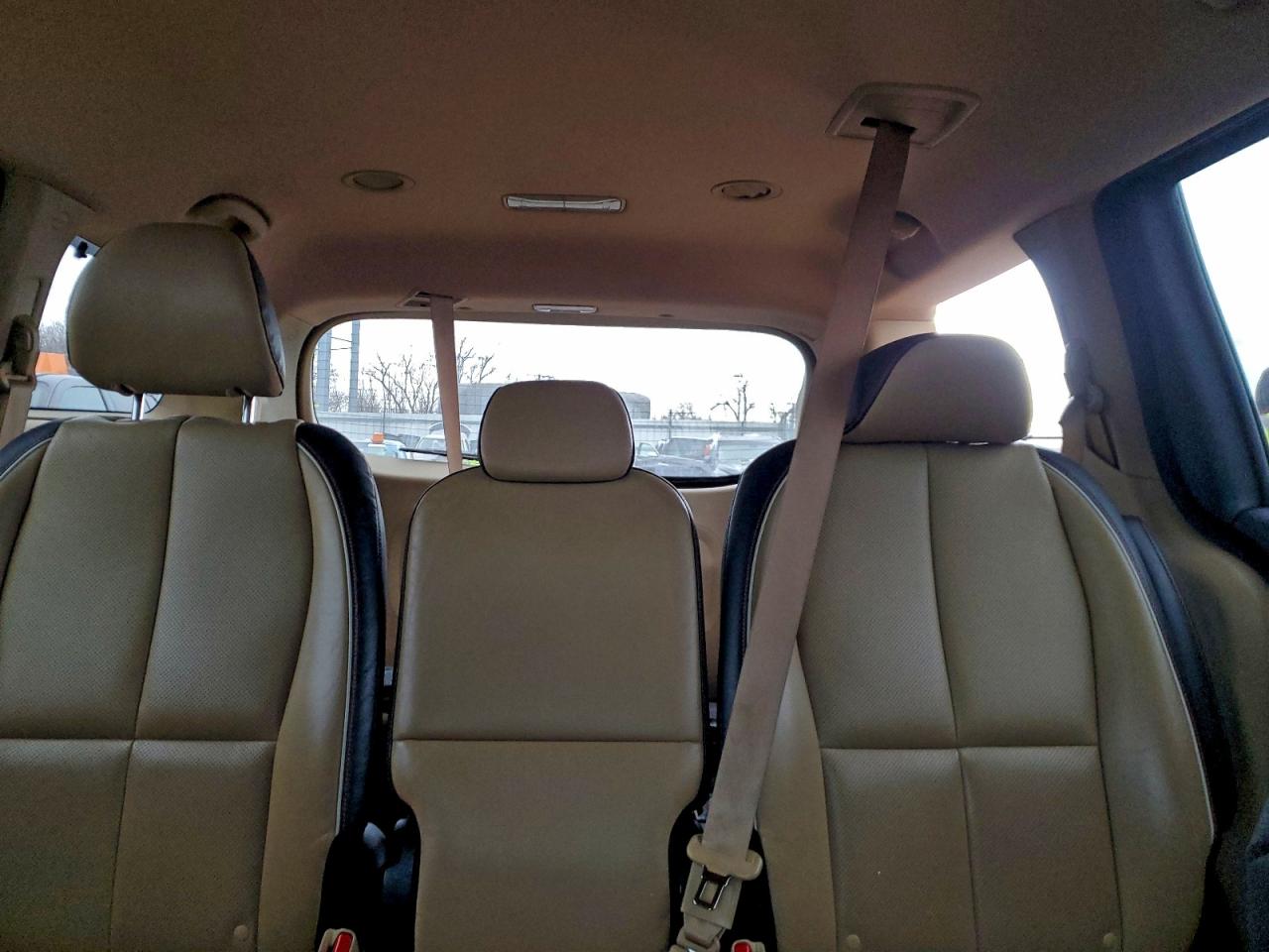 2017 KIA SEDONA LX photo 10
