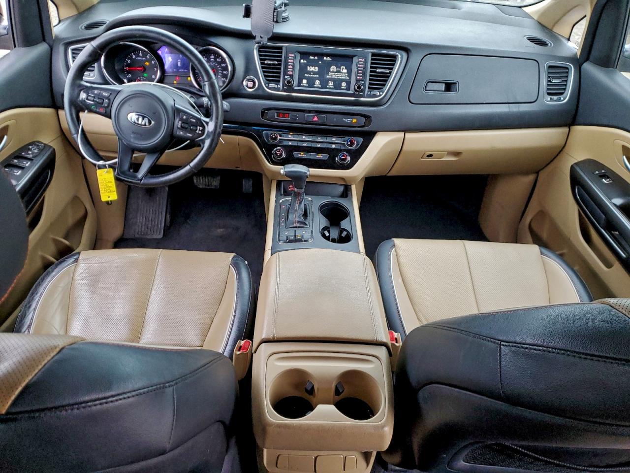 2017 KIA SEDONA LX photo 8