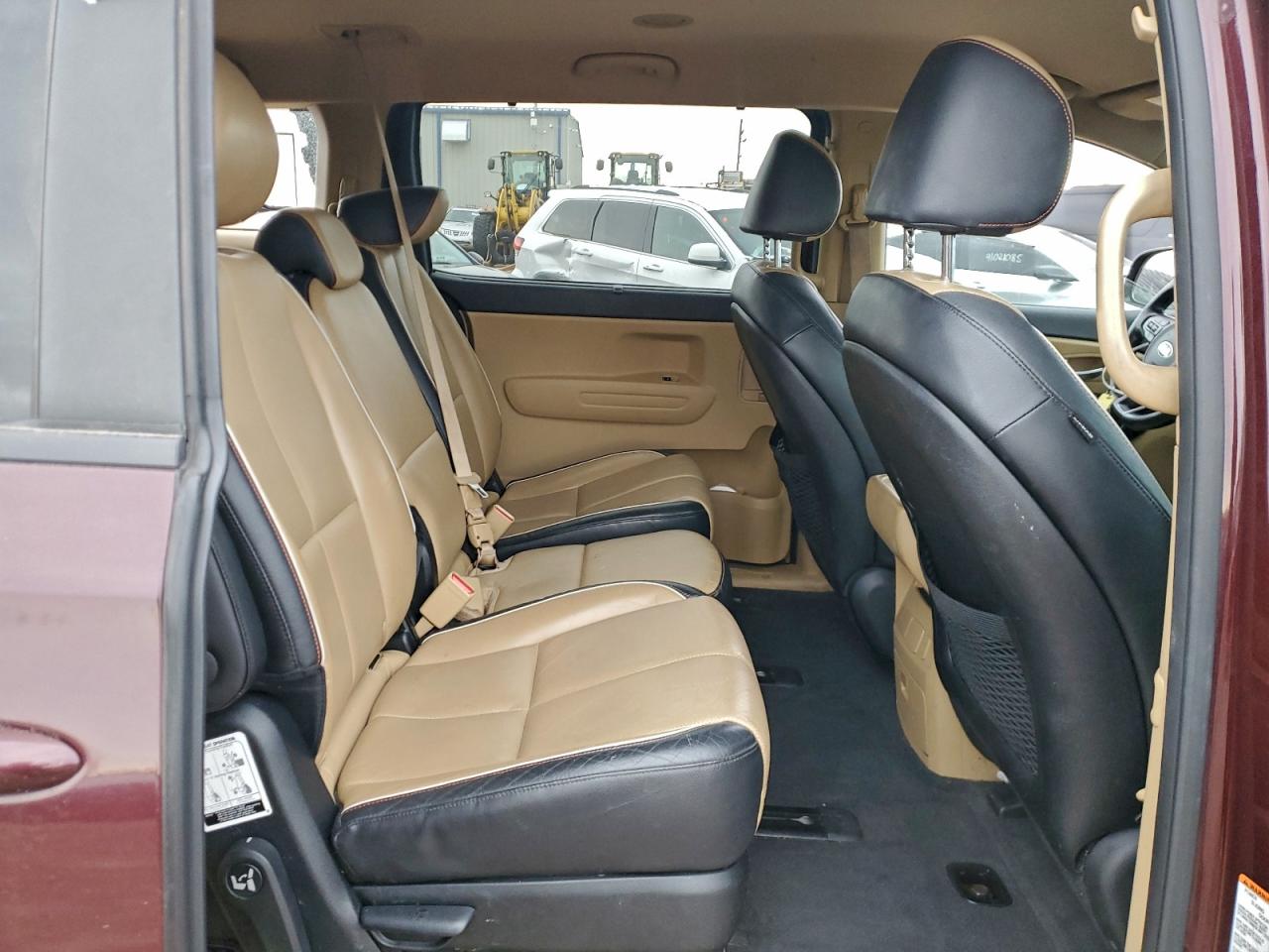 2017 KIA SEDONA LX photo 11