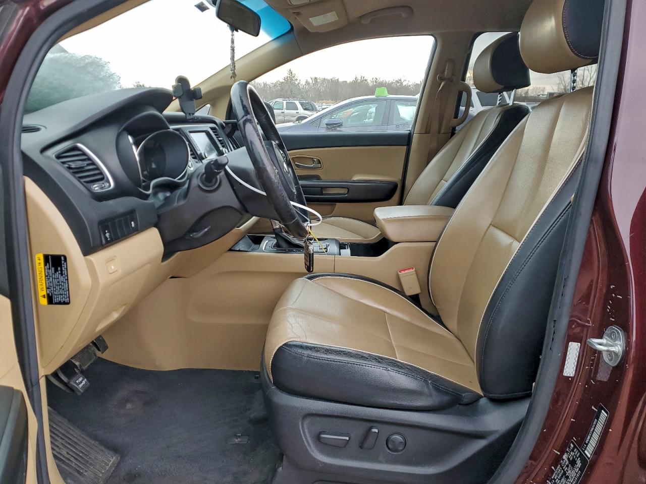 2017 KIA SEDONA LX photo 7
