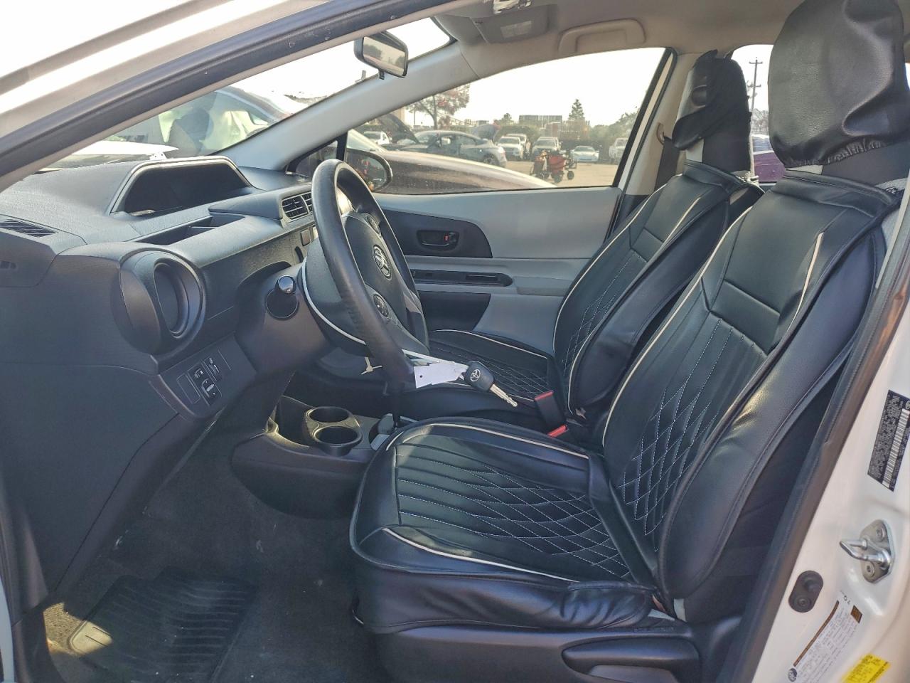 2013 TOYOTA PRIUS C photo 7