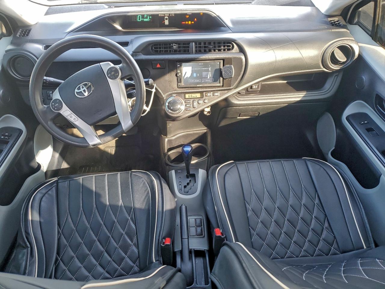 2013 TOYOTA PRIUS C photo 8