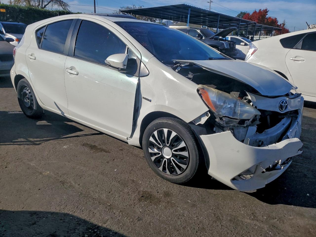2013 TOYOTA PRIUS C photo 4
