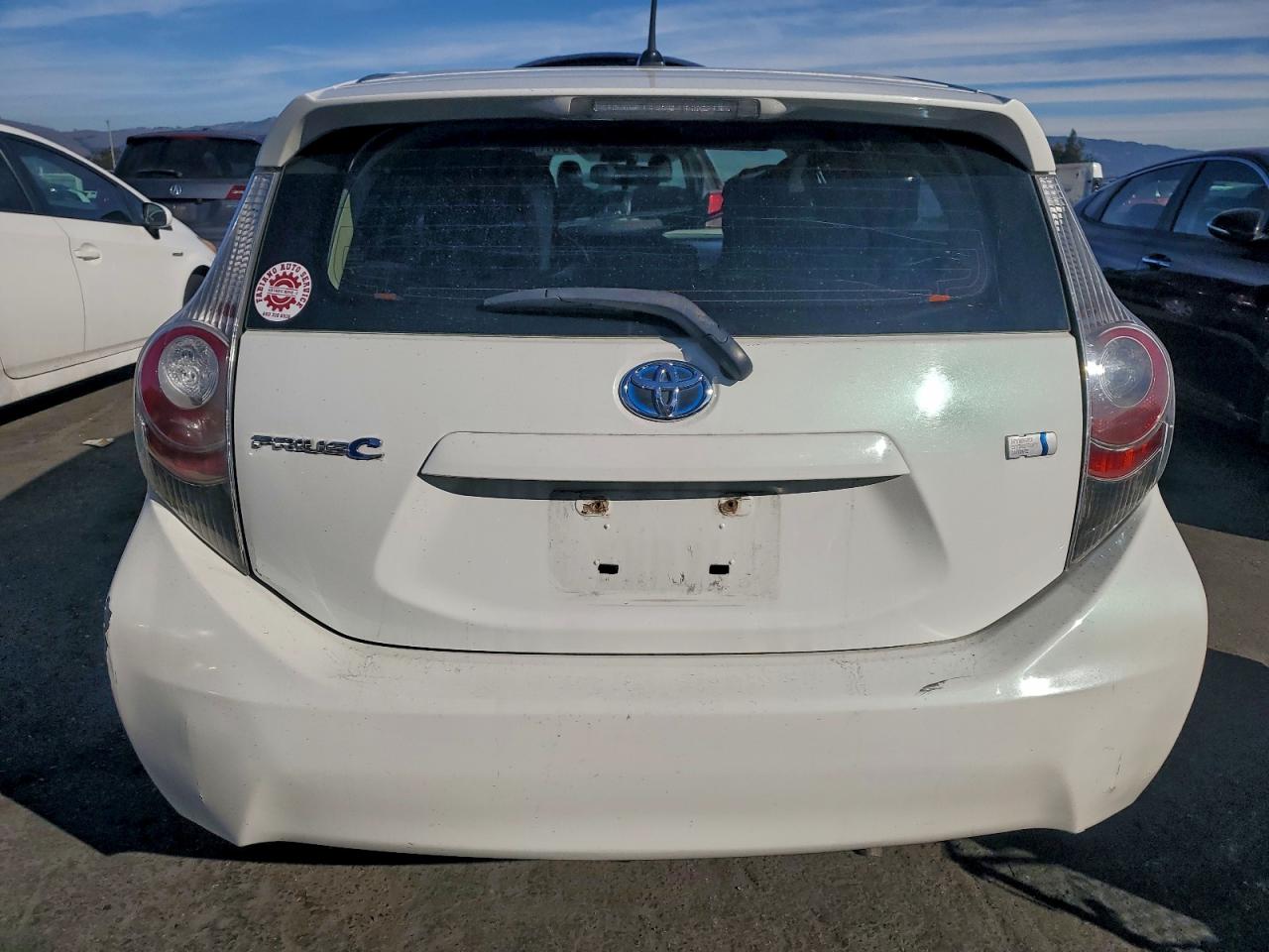 2013 TOYOTA PRIUS C photo 6
