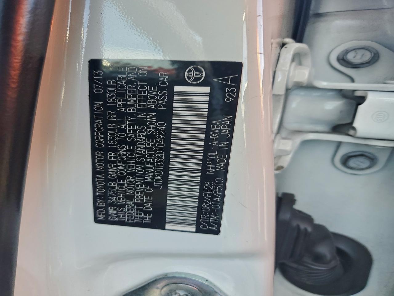 2013 TOYOTA PRIUS C photo 12