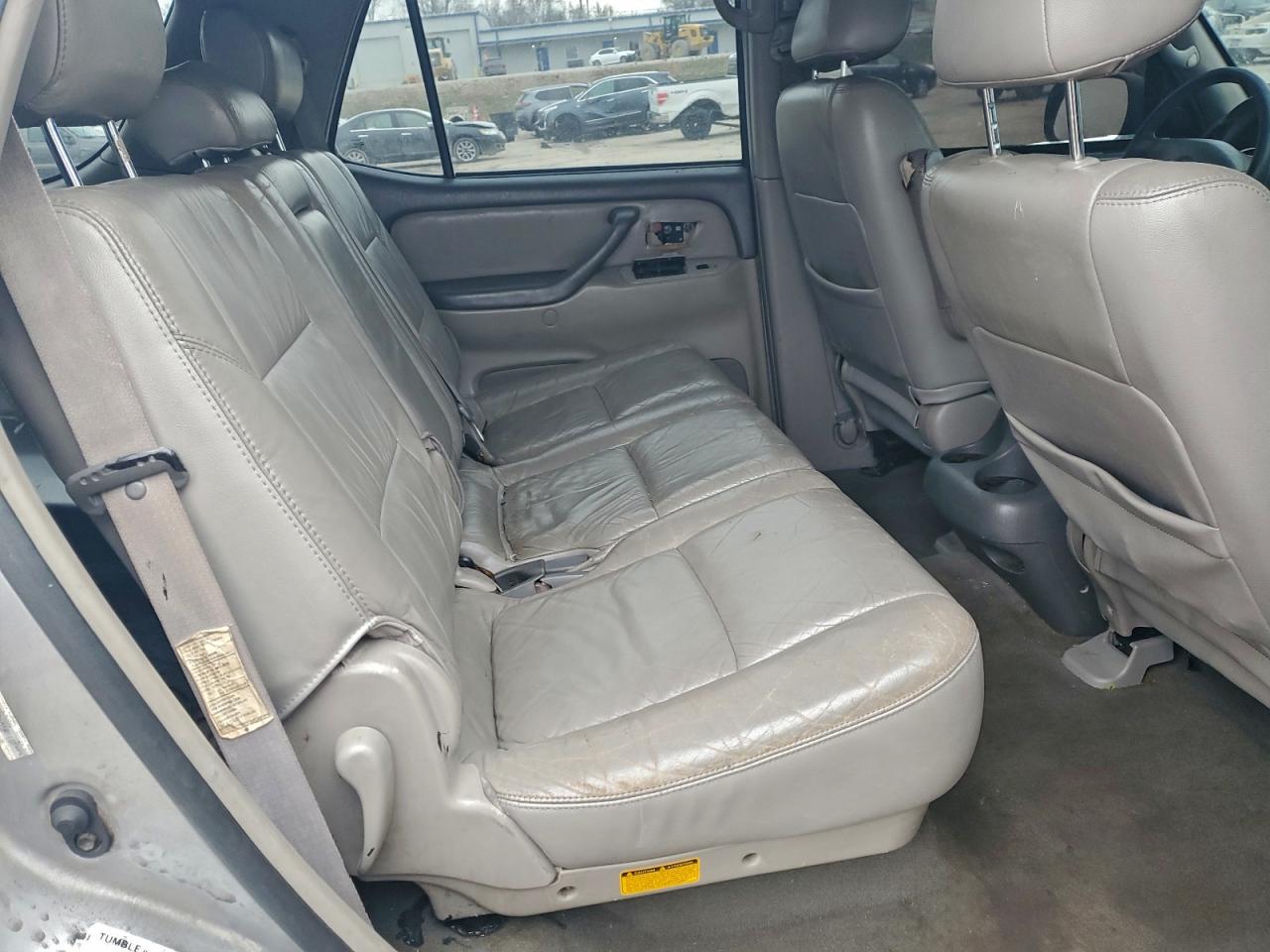 2002 TOYOTA SEQUOIA SR5 photo 11