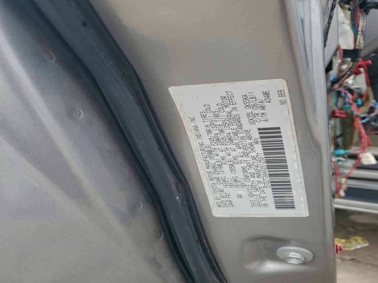 2002 TOYOTA SEQUOIA SR5 photo 13
