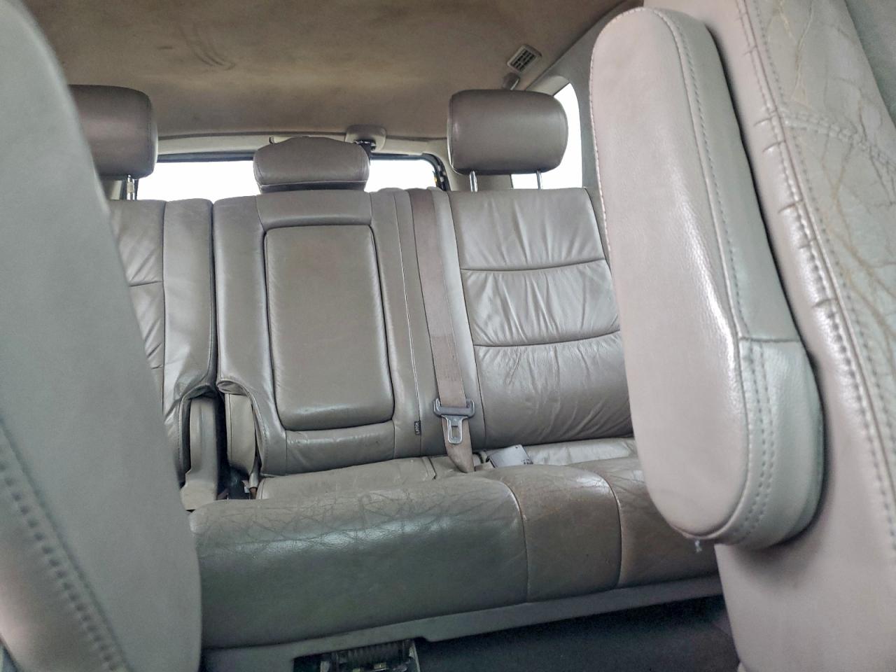 2002 TOYOTA SEQUOIA SR5 photo 10