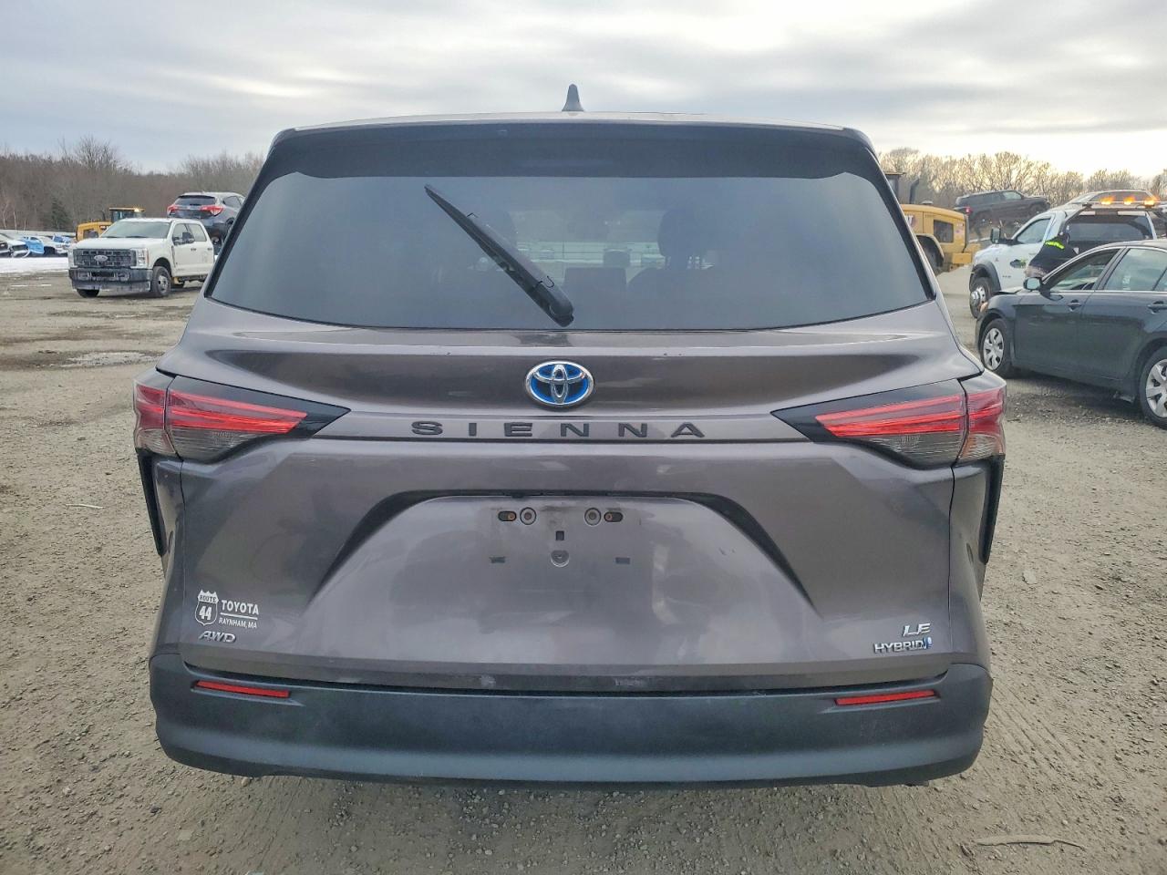 2021 TOYOTA SIENNA LE photo 6