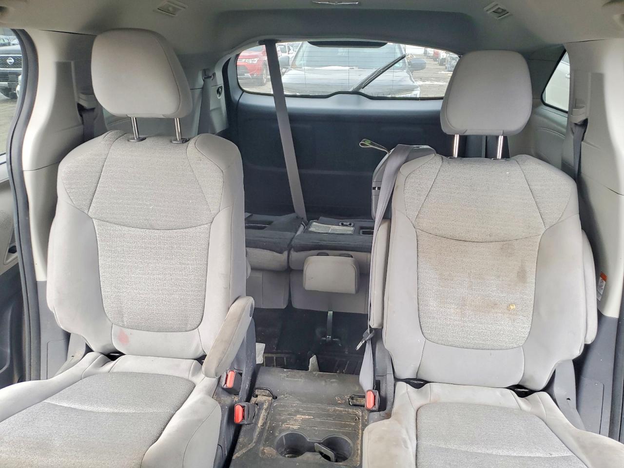 2021 TOYOTA SIENNA LE photo 10