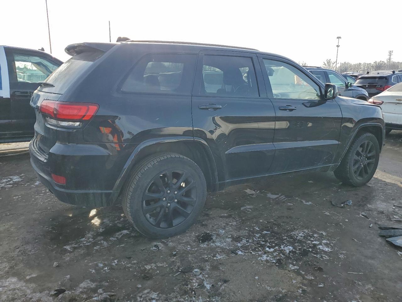 2018 JEEP GRAND CHEROKEE LAREDO photo 3