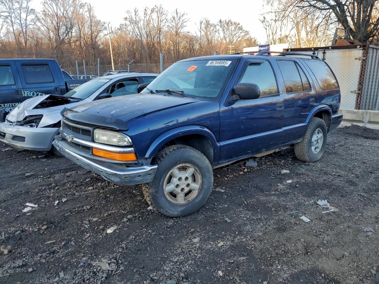 2001 CHEVROLET BLAZER — FRONT END damage — photo 1