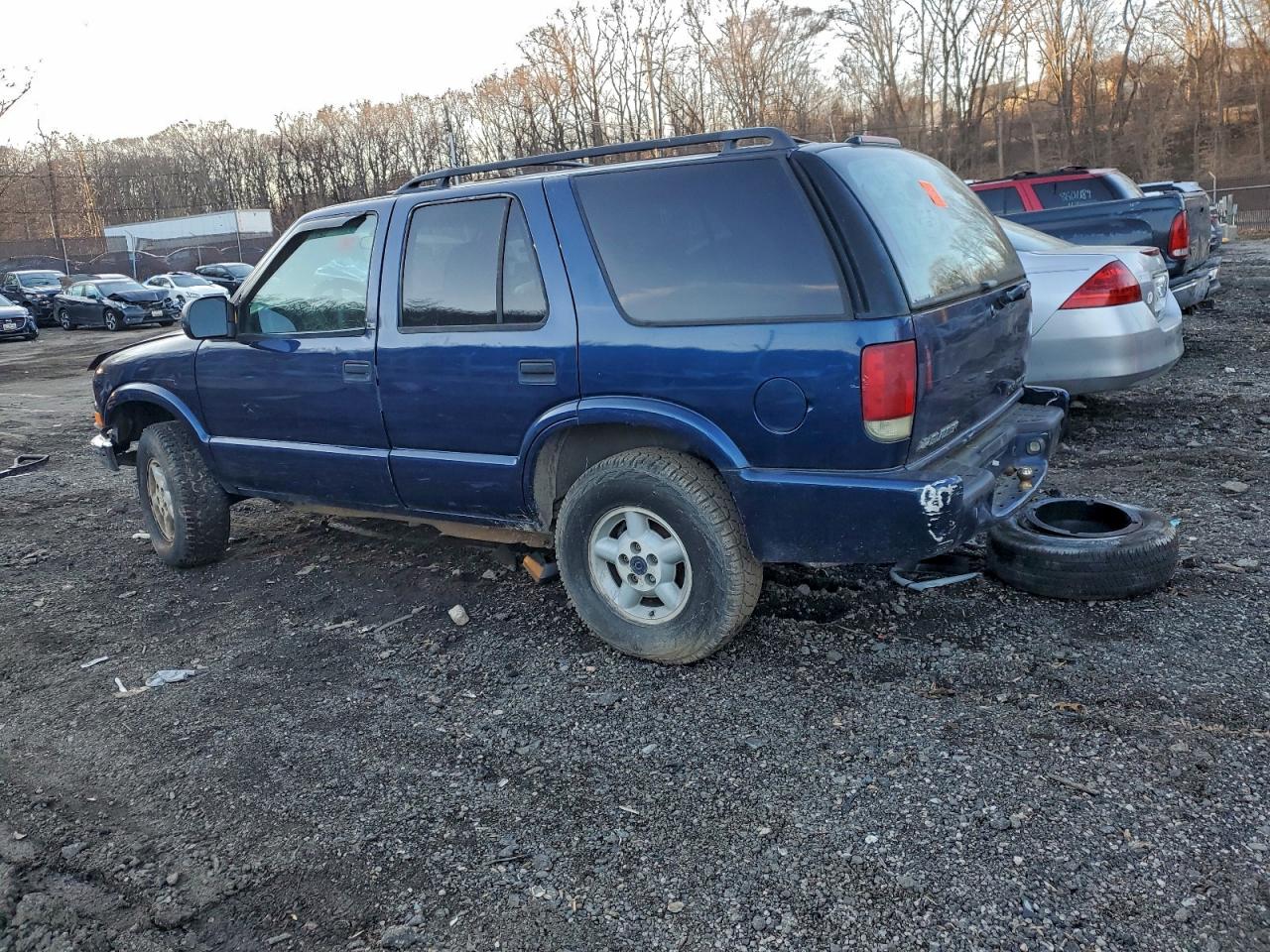 2001 CHEVROLET BLAZER photo 2