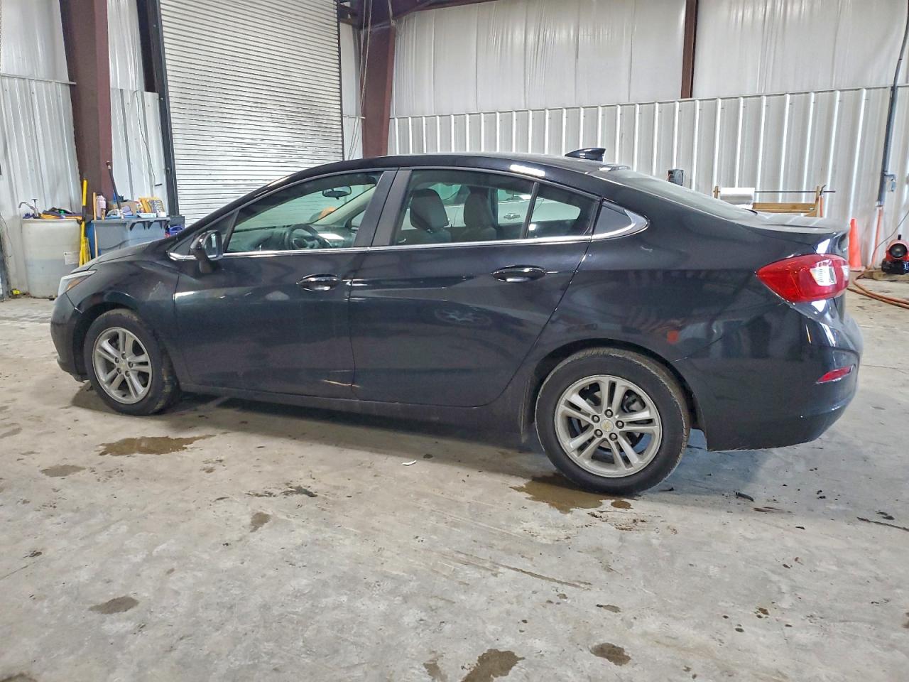 2017 CHEVROLET CRUZE LT photo 2