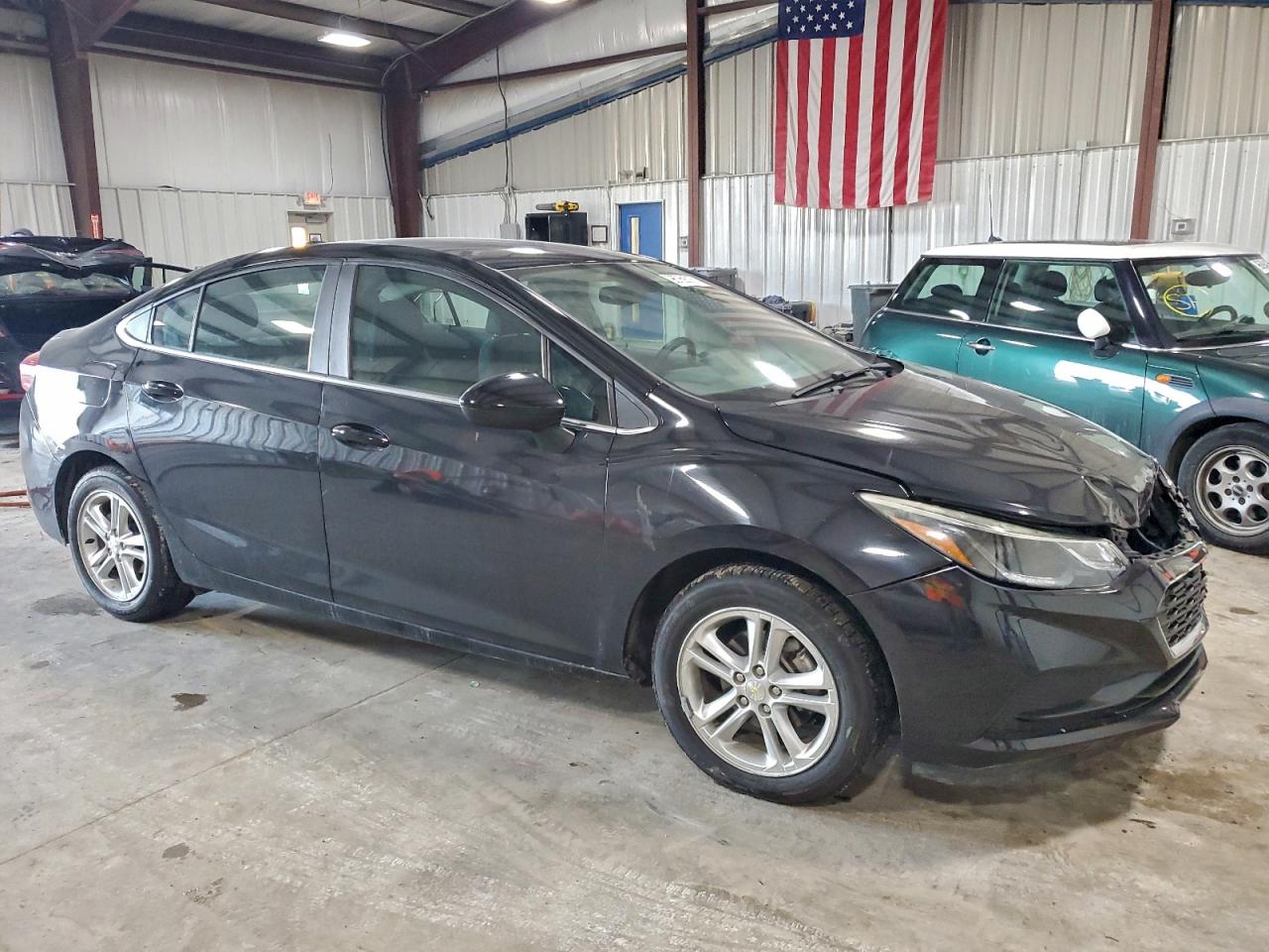 2017 CHEVROLET CRUZE LT photo 4