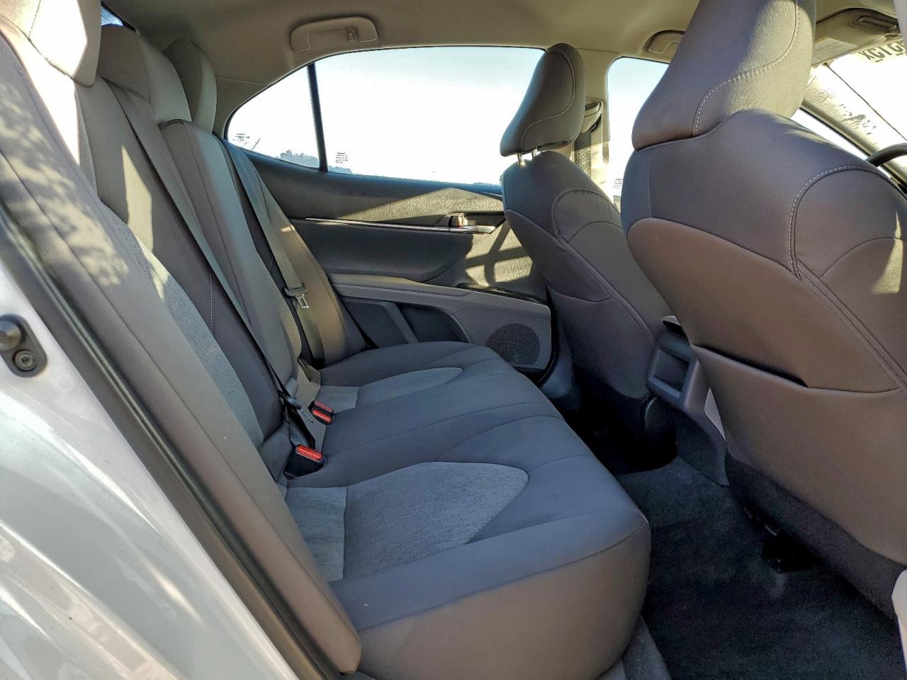 2022 TOYOTA CAMRY LE photo 19