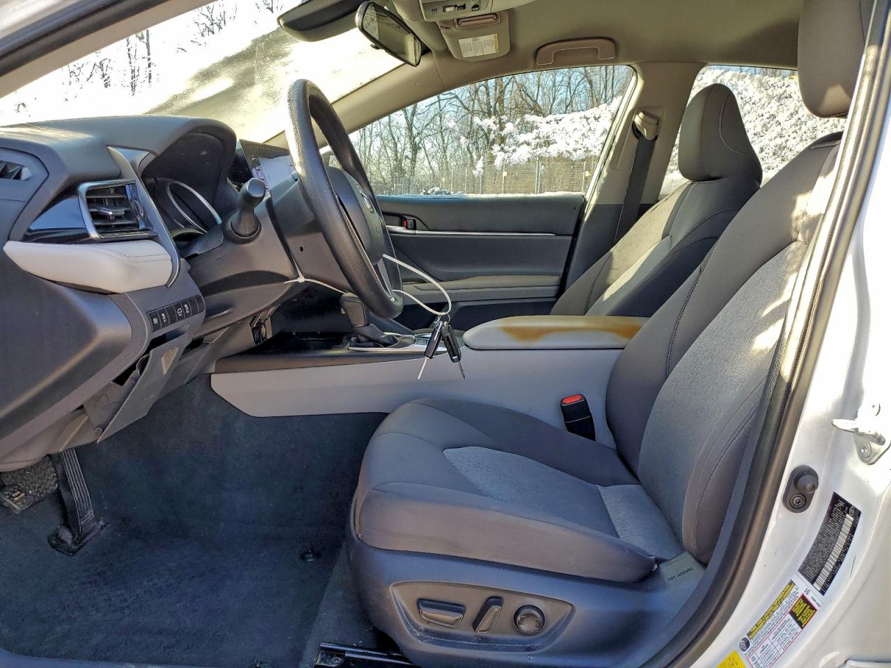 2022 TOYOTA CAMRY LE photo 13