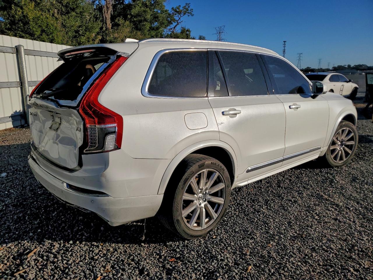 2016 VOLVO XC90 T6 photo 3