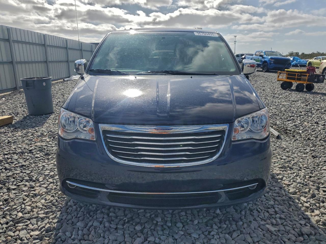 2015 CHRYSLER TOWN & COUNTRY TOURING L photo 5