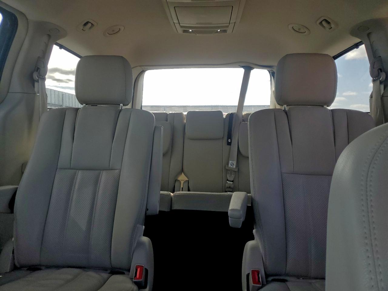 2015 CHRYSLER TOWN & COUNTRY TOURING L photo 10