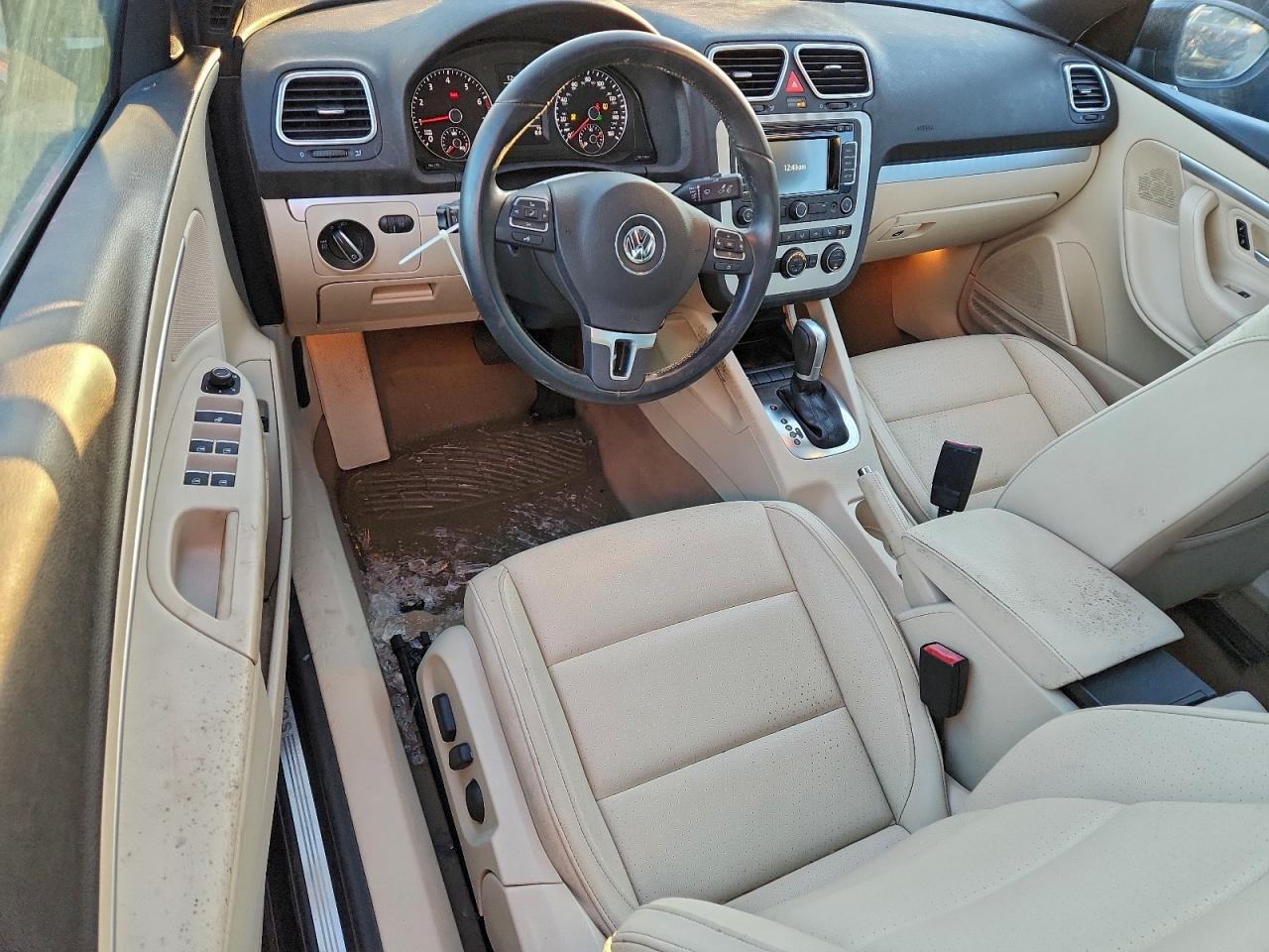 2016 VOLKSWAGEN EOS KOMFORT photo 8