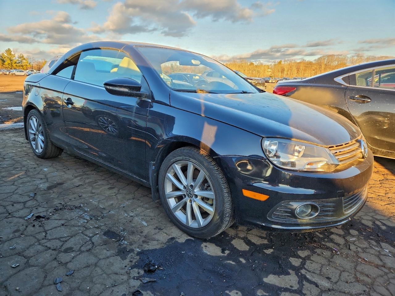 2016 VOLKSWAGEN EOS KOMFORT photo 4