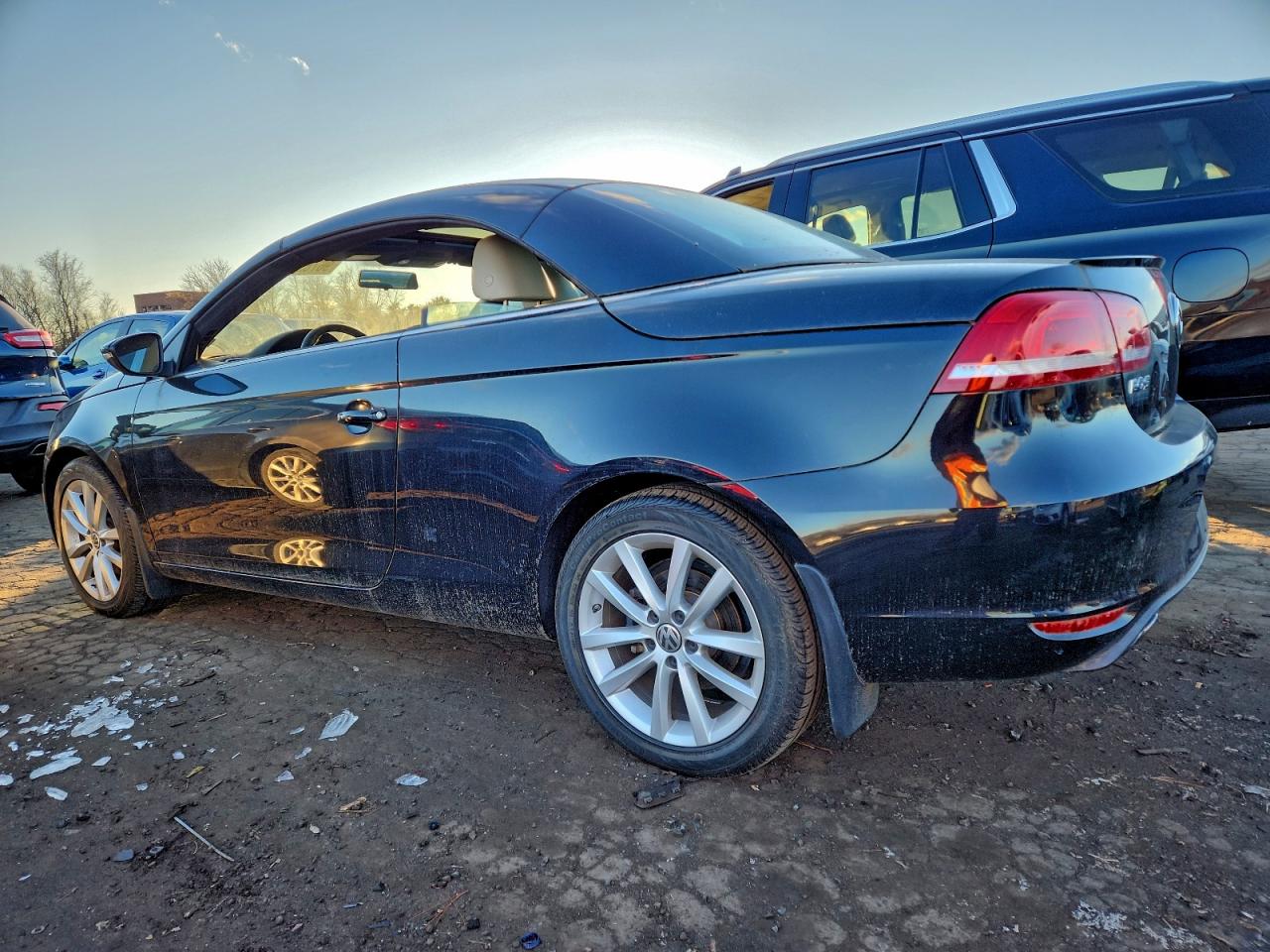 2016 VOLKSWAGEN EOS KOMFORT photo 2