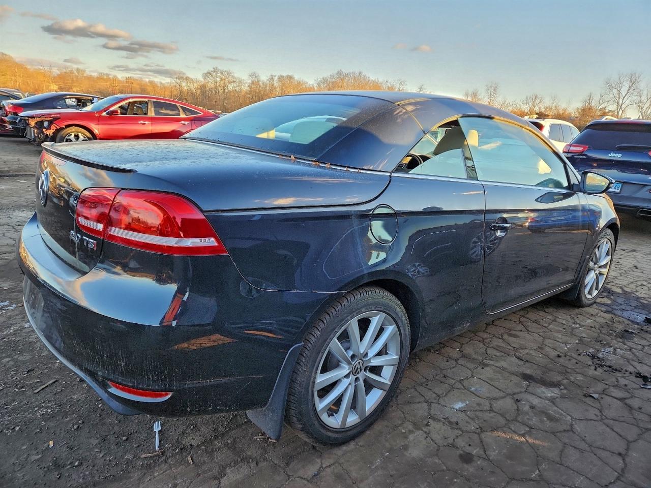 2016 VOLKSWAGEN EOS KOMFORT photo 3