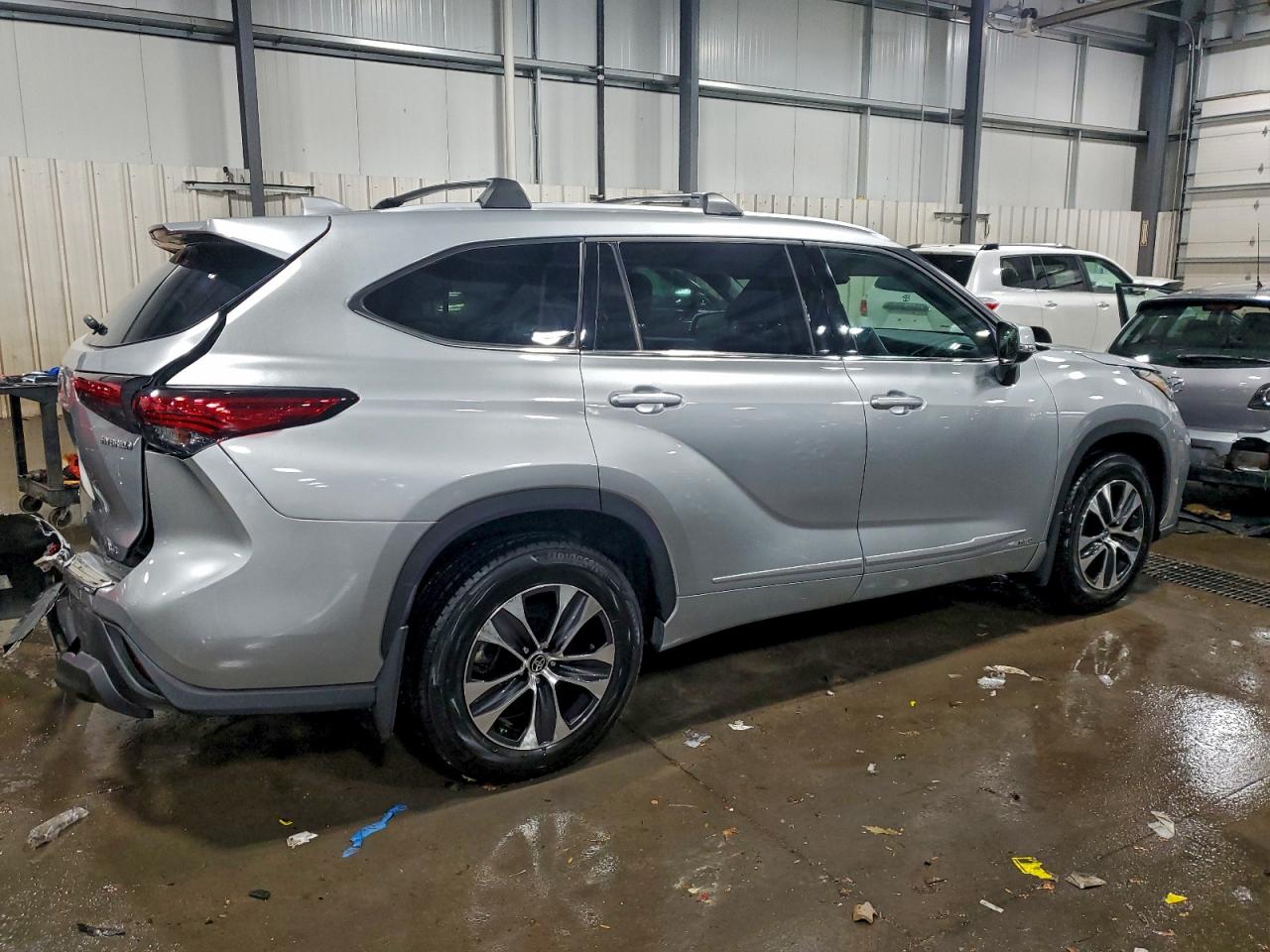 2022 TOYOTA HIGHLANDER HYBRID XLE photo 3
