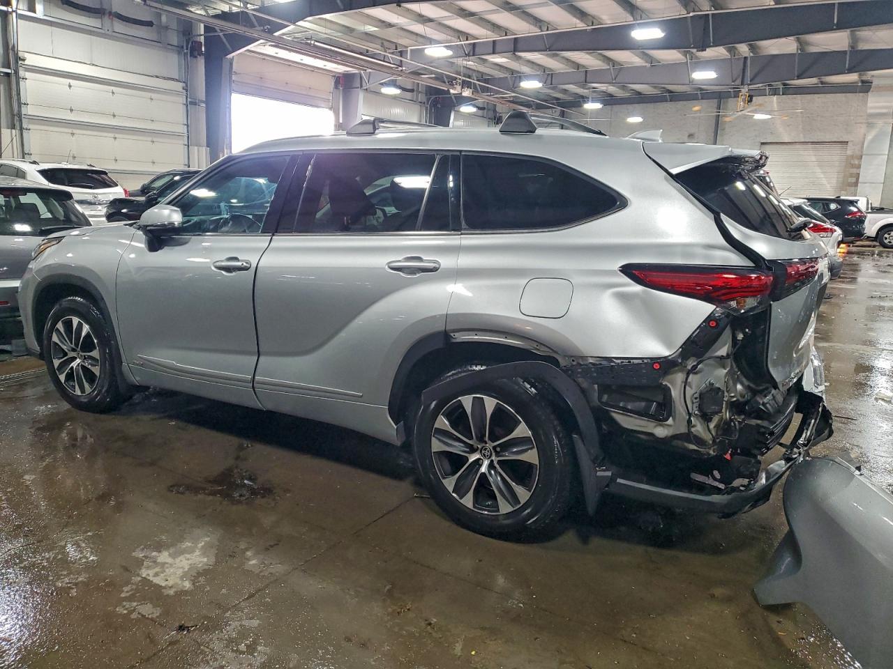 2022 TOYOTA HIGHLANDER HYBRID XLE photo 2