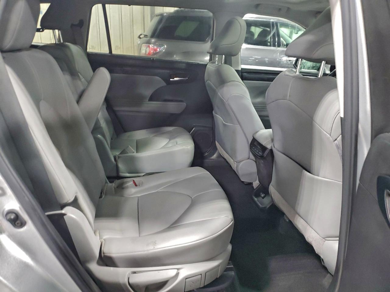 2022 TOYOTA HIGHLANDER HYBRID XLE photo 11