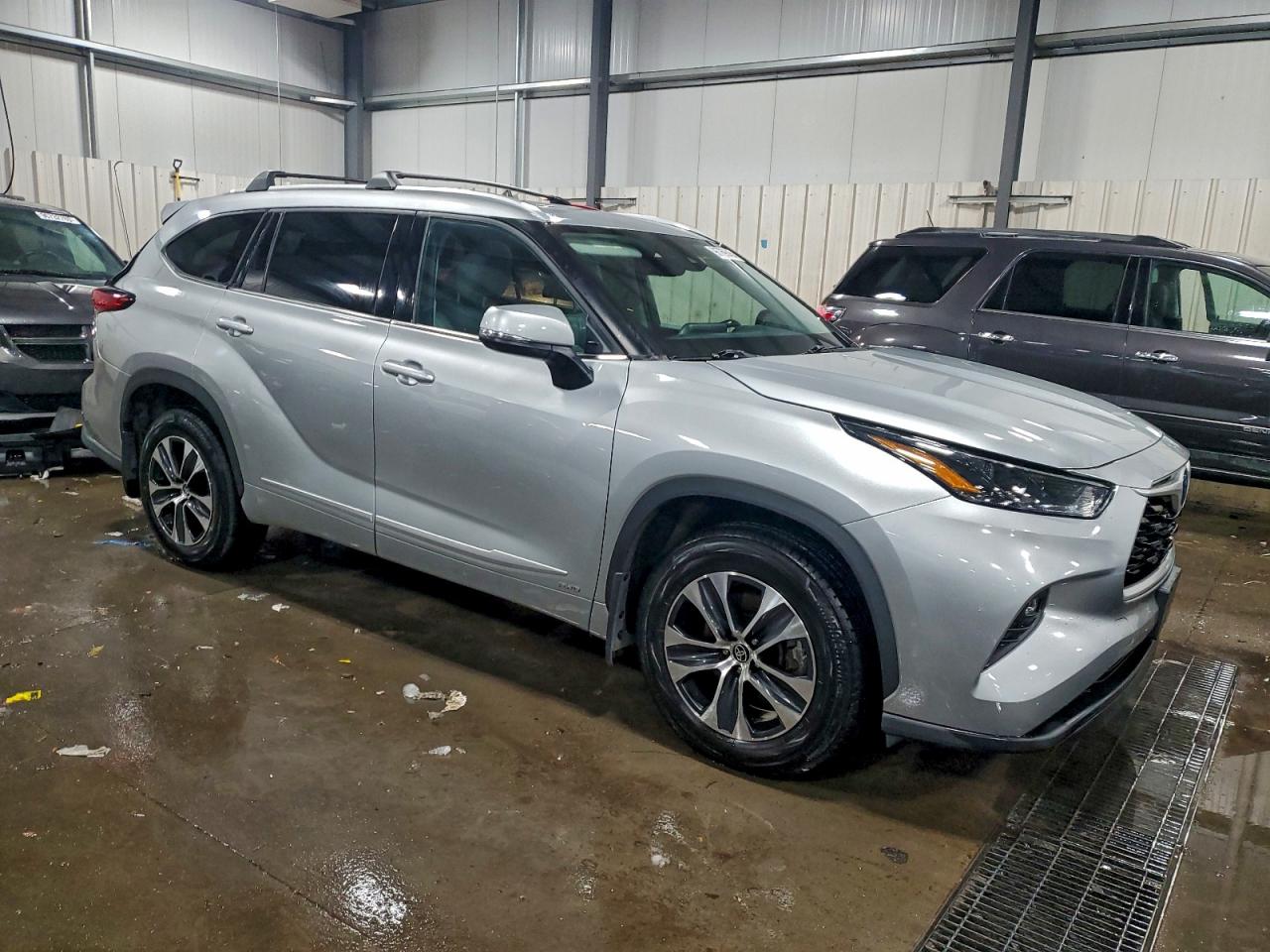 2022 TOYOTA HIGHLANDER HYBRID XLE photo 4