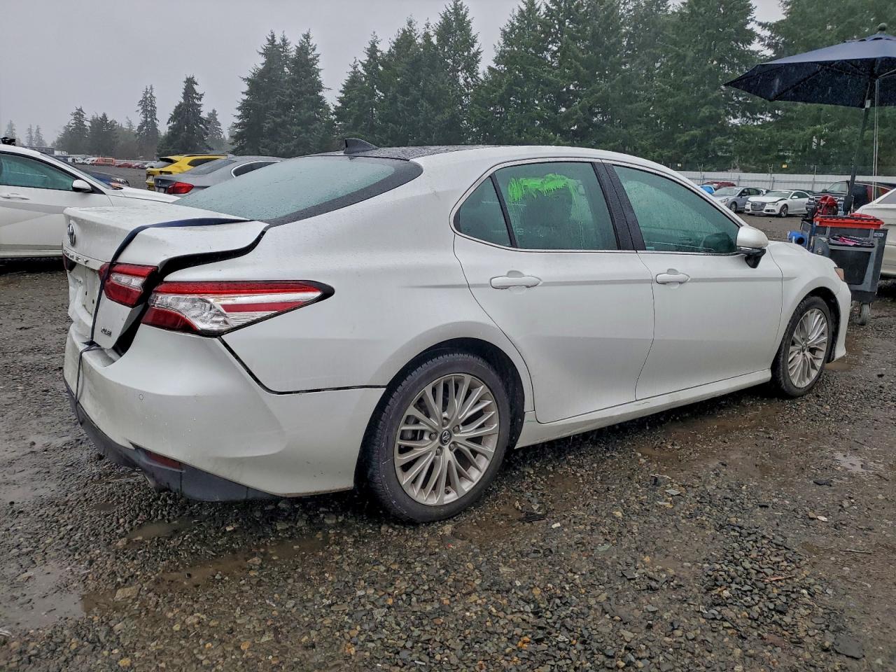 2018 TOYOTA CAMRY L photo 3
