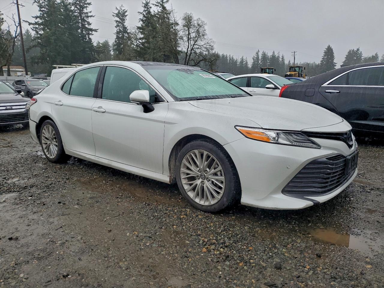 2018 TOYOTA CAMRY L photo 4