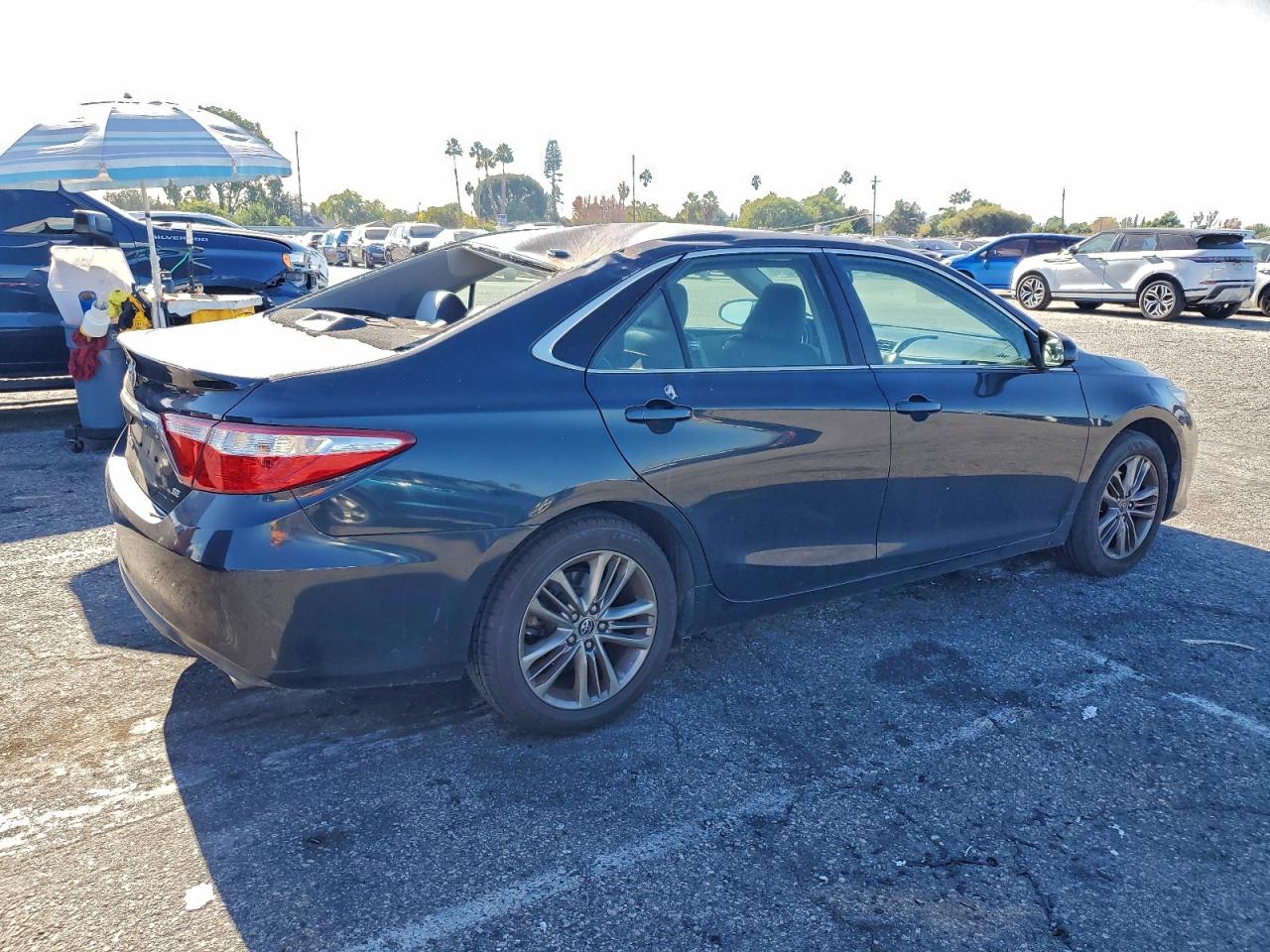 2017 TOYOTA CAMRY LE photo 3