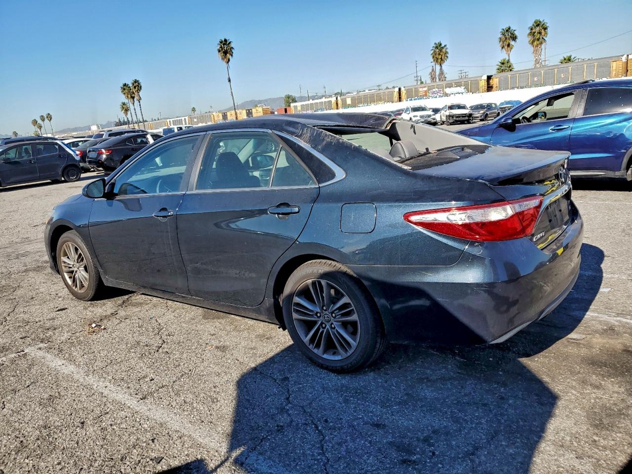 2017 TOYOTA CAMRY LE photo 2