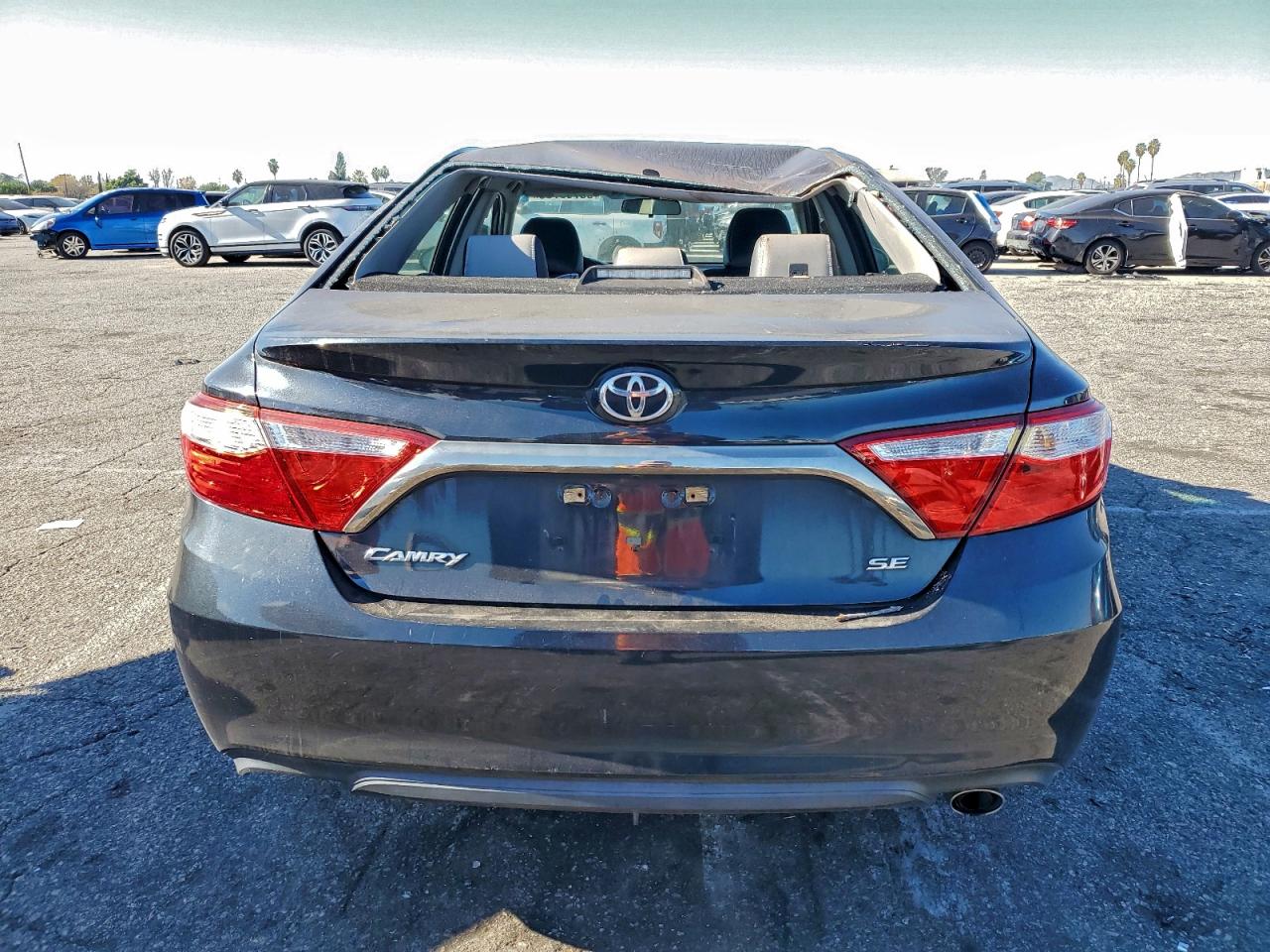 2017 TOYOTA CAMRY LE photo 6